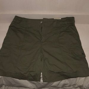 Brand new Mid rise cargo shorts by  Style & co size 14